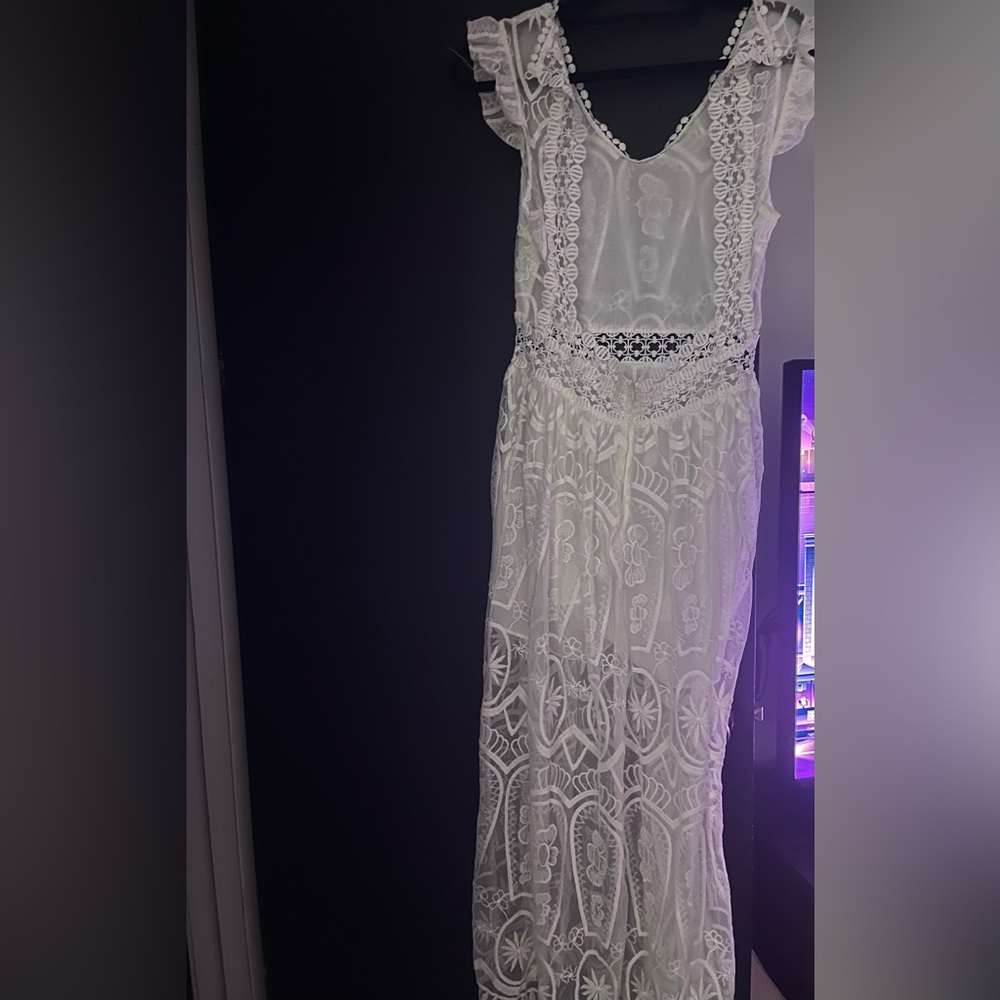 Elegant White Lace Dress - image 2
